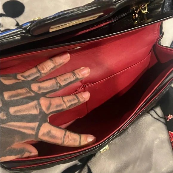 Elegant Black Quilted w/gold /hardware Chain Shoulder Bag - Picture 10 of 16